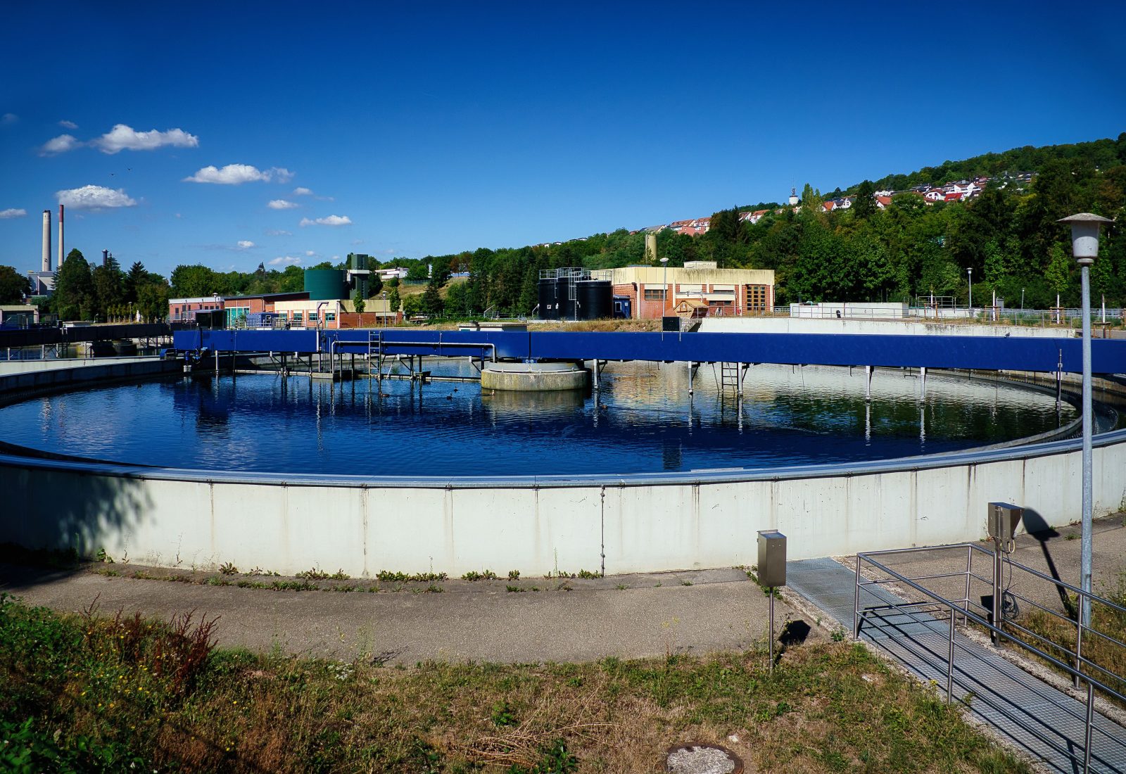 NexWave-engineered circular secondary clarifier at an operating industrial water treatment plant